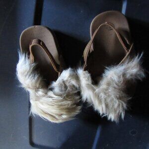 Wonder Nation Baby Toddler size 5/6 sandals flip flops with hobbit hair